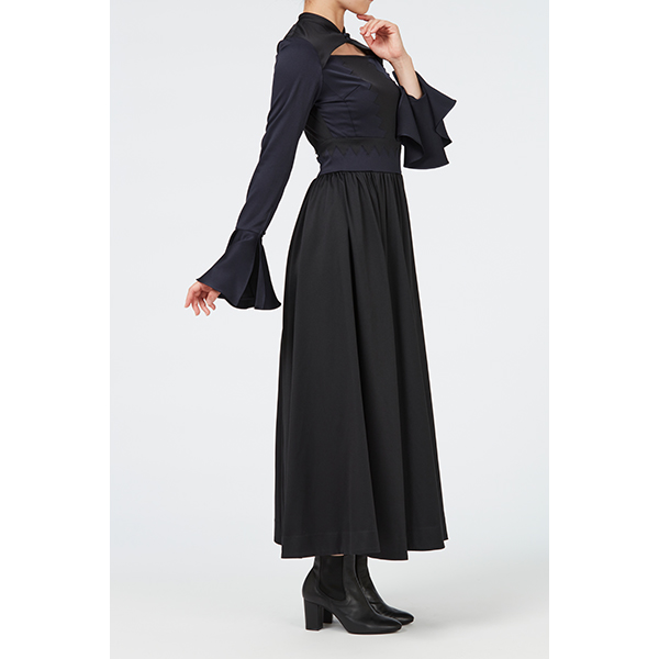 Flare Dress / Inspired by Spinning World / Black | Perfume Closet