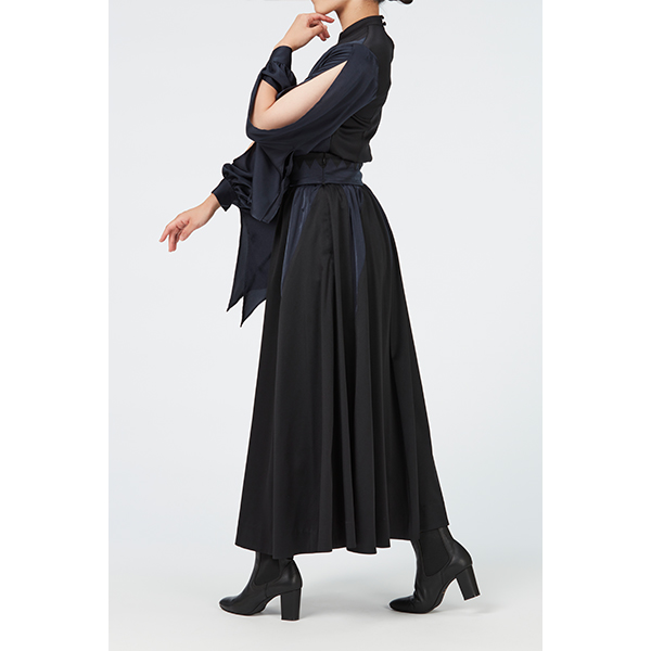 Flare Skirt / Inspired by Spinning World / Black | Perfume Closet