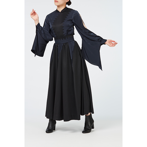 Flare Skirt / Inspired by Spinning World / Black | Perfume Closet