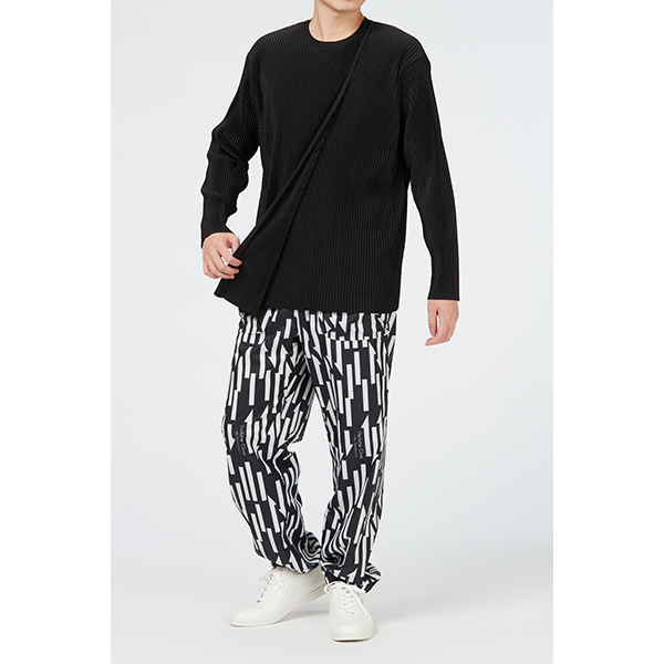 Layered Pleats Pullover / Black | Perfume Closet | A!SMART