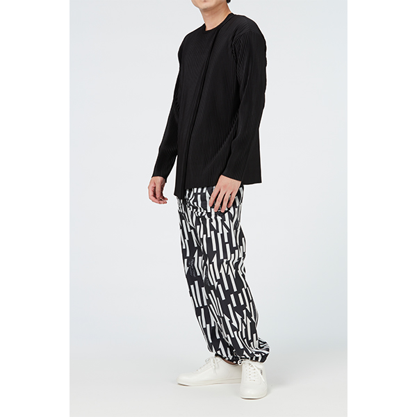 Layered Pleats Pullover / Black | Perfume Closet | A!SMART