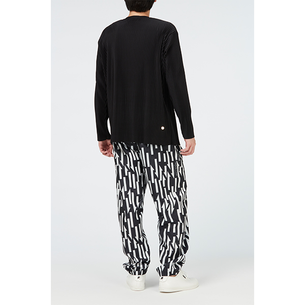 Layered Pleats Pullover / Black | Perfume Closet | A!SMART