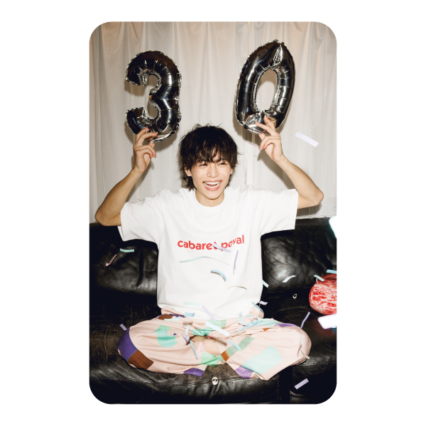 【送料無料】溝口琢矢さん掲載ページ（約A3サイズ）＃5442 Amazon.co.jp: 溝口琢矢ファースト写真集 QUIET! : 溝口琢矢, 近藤宏一: 本