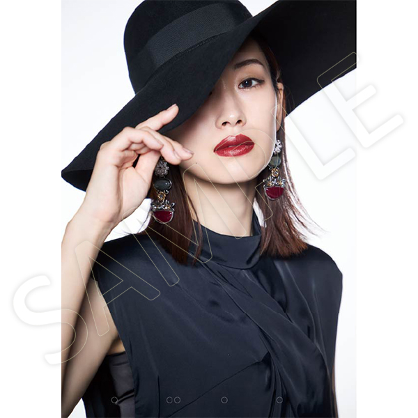 愛希れいか 2026-2027年カレンダー「Elysia」FC会員特典【直筆サイン入